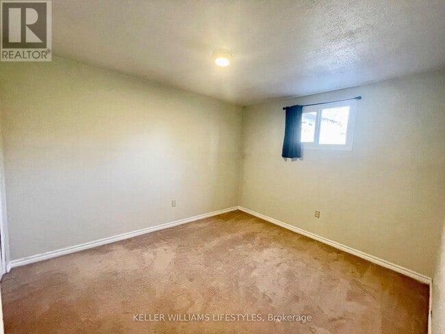 Photo du bâtiment - 1463 Stoneybrook Crescent