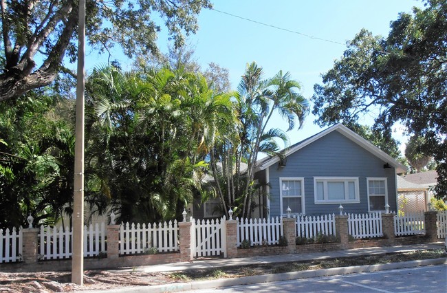 Building Photo - 1308  Lake Avenue A