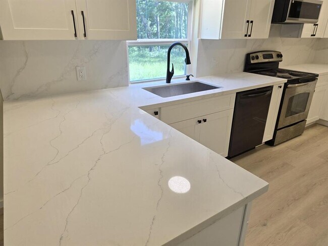 Foto del edificio - 5060 Evergreen Forest Ln