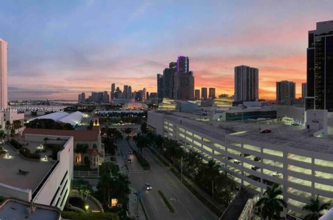 Building Photo - 1717 N Bayshore Dr