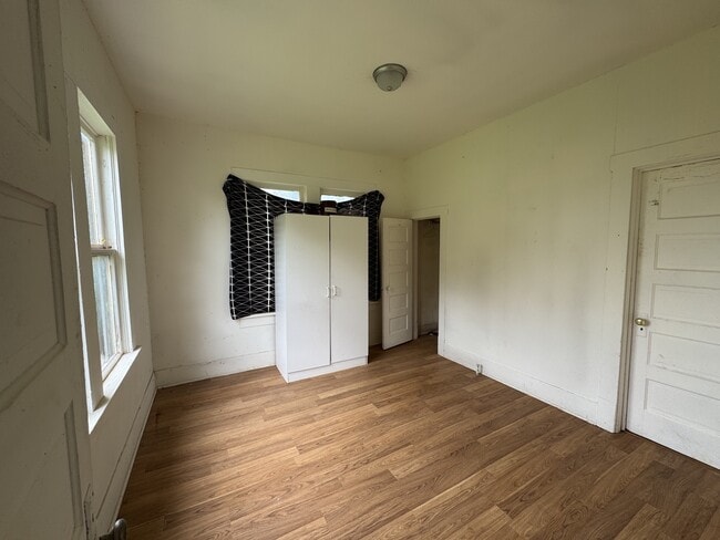 Bedroom - 510 N Stratton St