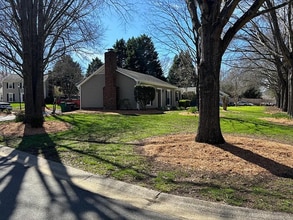 Building Photo - 2428 Birnen Dr