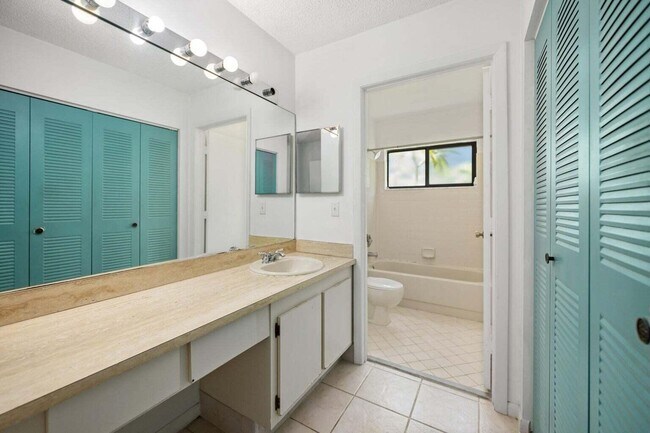 Foto del edificio - 5621 Teakwood Rd