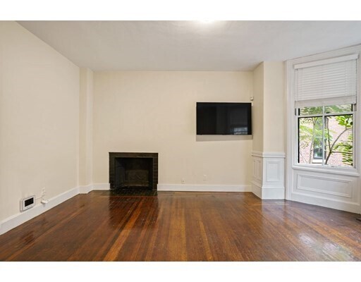 Building Photo - 284 Marlborough St
