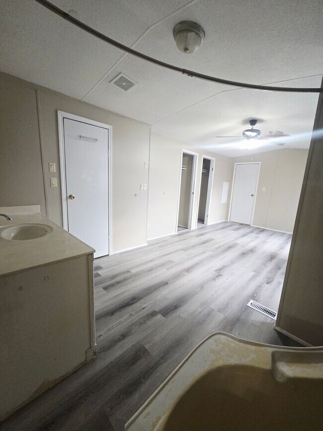 Foto del edificio - 3 bedroom, 2 bath Mobile Home in Yorktowne