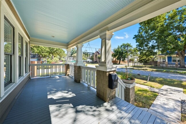 Foto del edificio - 601 W 18th St