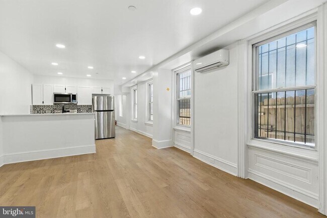 Foto del edificio - 1637 W Girard Ave