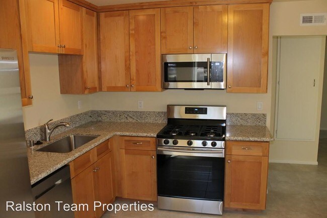 Building Photo - 4 br, 2 bath House - 2565 Elm Ave