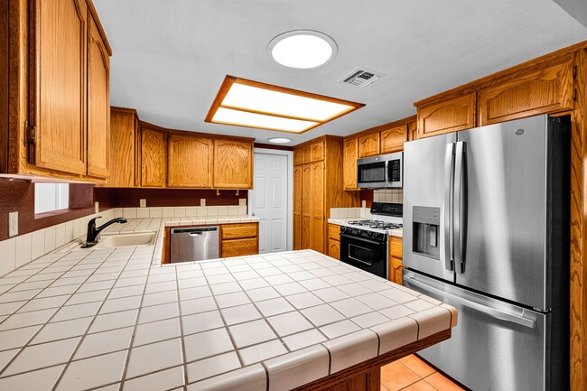Building Photo - 57815 Desert Gold Dr