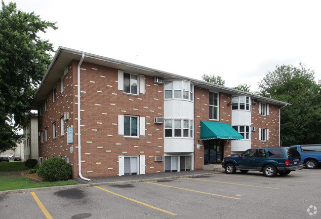 Building Photo - Enjoy a small community in an ideal Richfi...