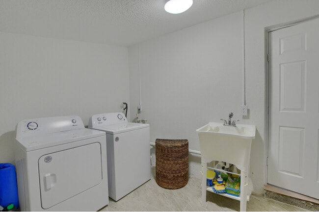 Foto del edificio - 1627 NE 1st St