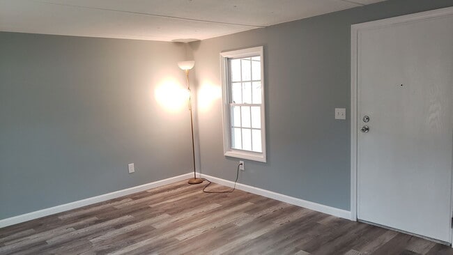 Building Photo - 2br 1ba Mobile Home