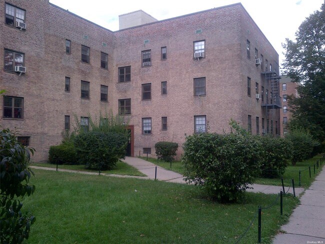 Building Photo - 78-35-78147 147th St