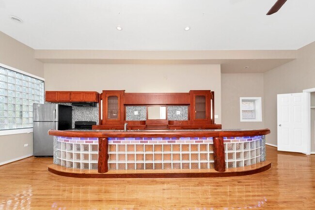 Foto del edificio - 2725 W 16th St