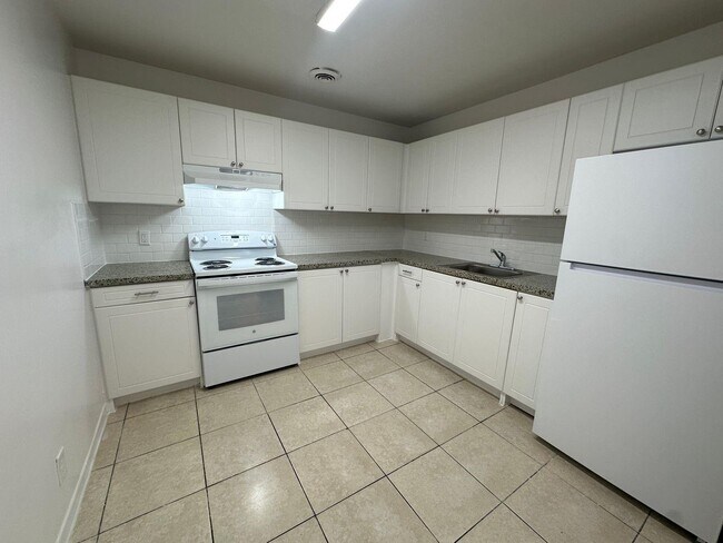 Building Photo - 3408 Riverside Dr