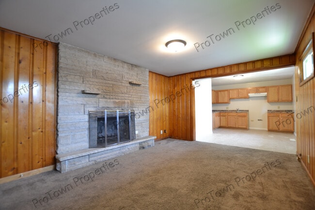 Building Photo - 2315 Birchwood Ln