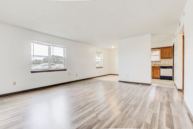 Building Photo - 406 W Southampton Dr