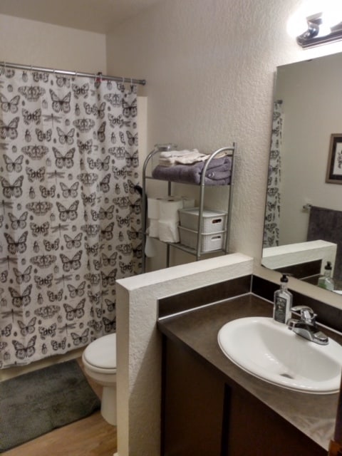 Bathroom - 4468 Linden Ave N