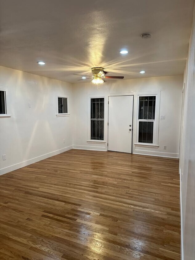 Foto principal - 5612 S St Andrews Pl