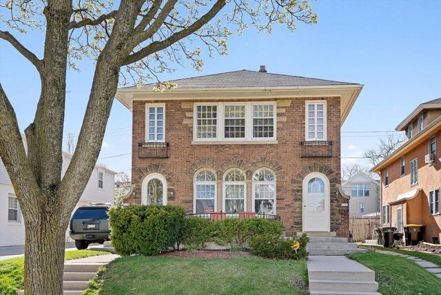 Primary Photo - 2181 N 69th St