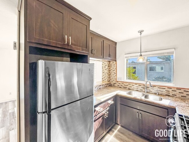 Foto del edificio - Beautiful 1BD/1BA W/ Laundry On-Site and Reserved Parking in Corridor!