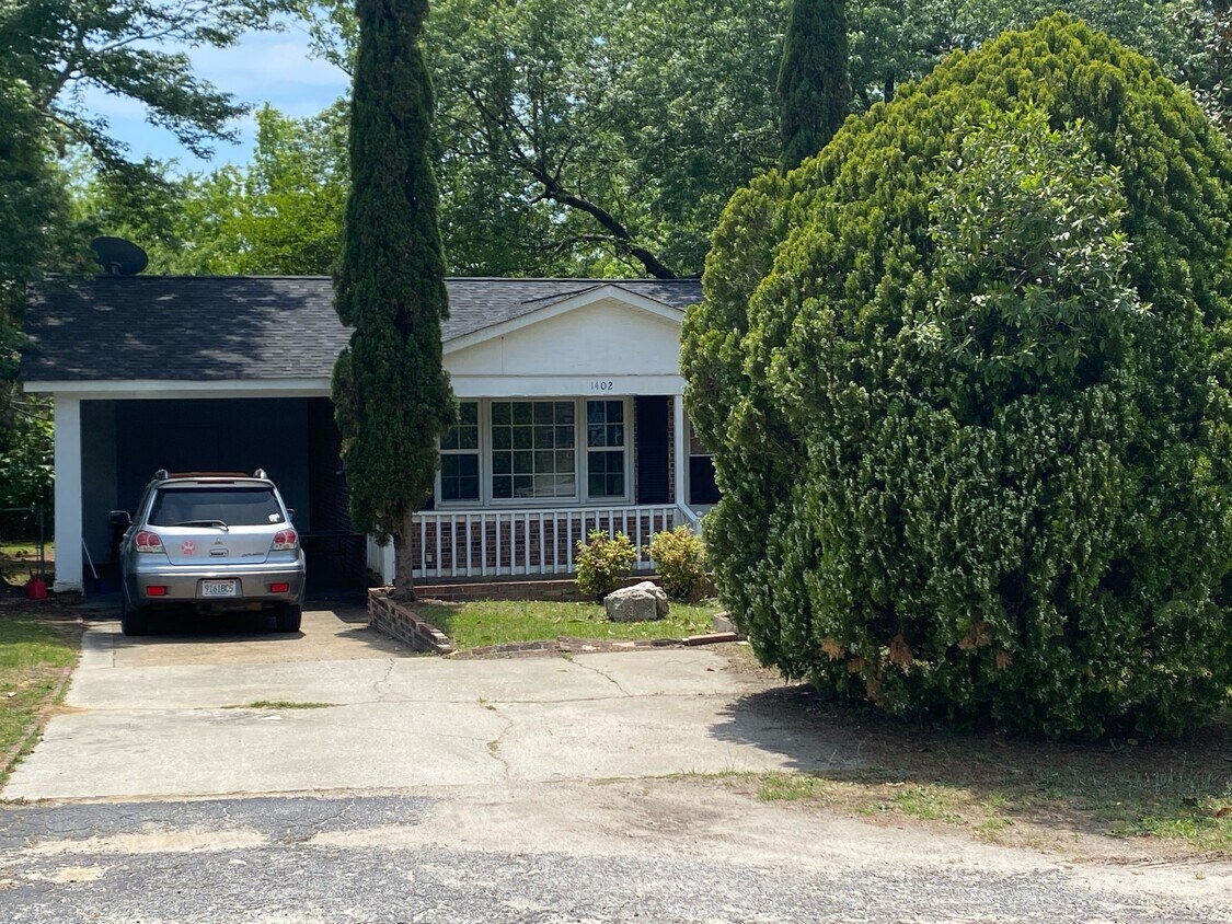 Foto del edificio - 1402 Fairfax Dr