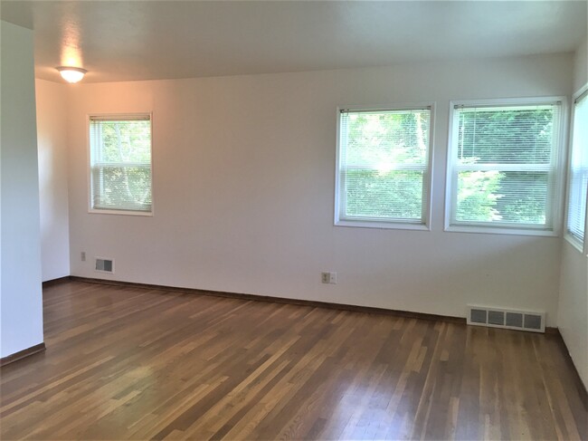 Building Photo - 3346 SE Waverleigh Blvd