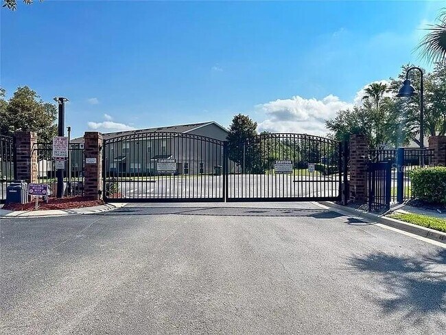 Foto del edificio - 1469 Groundsel Ln