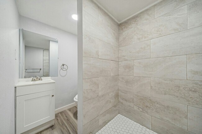 Foto del edificio - 1322 Avenue L