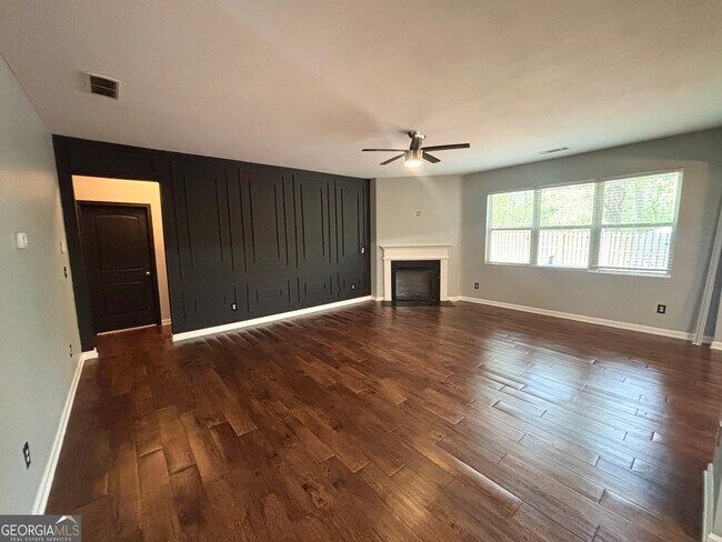 Foto del edificio - 8389 Regent St