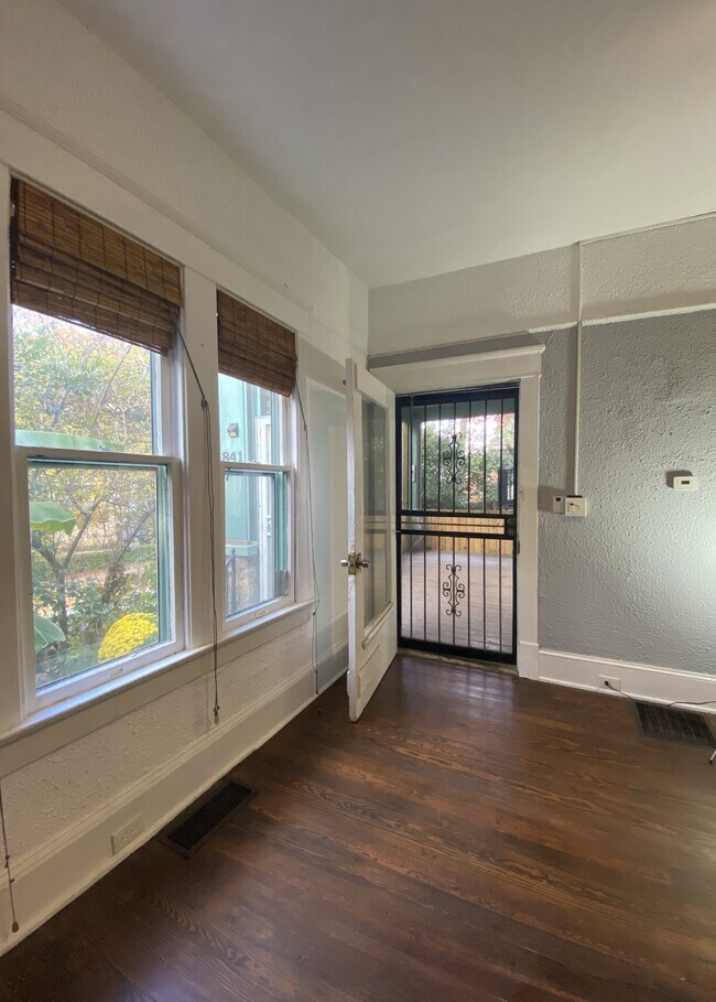 Foto del edificio - 841 Vedado Way NE