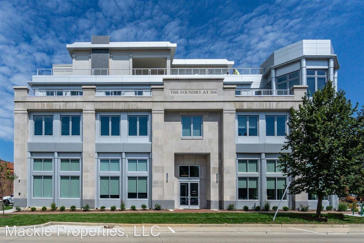 Foto principal - 2 br, 2.5 bath House - 304 West Kirkwood #308