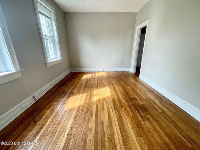 Building Photo - 409 W Gaulbert Ave
