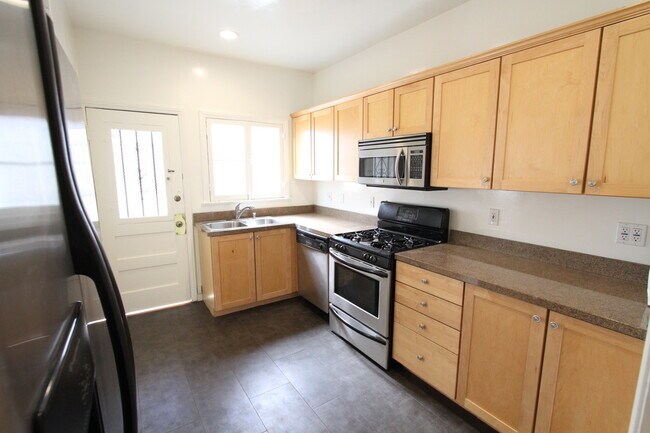 Kitchen - 1439 S Holt Ave