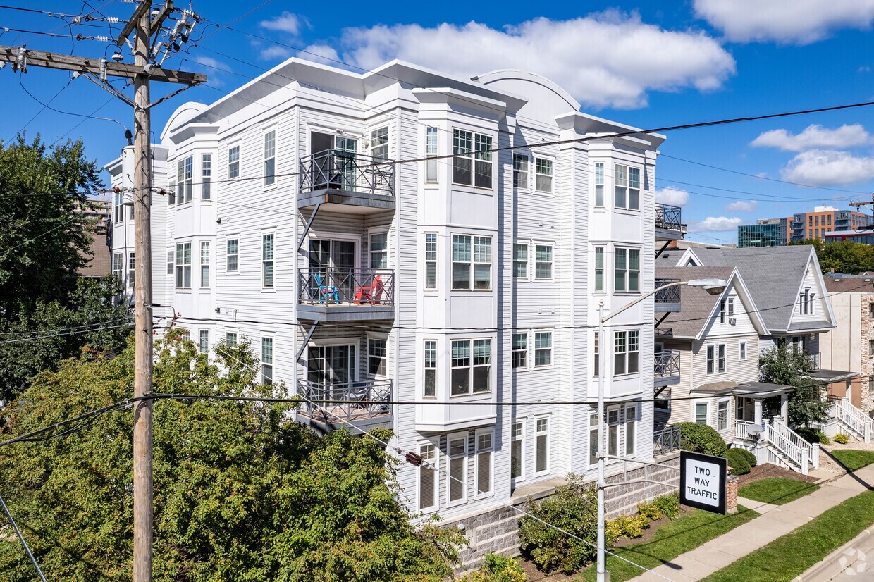 Primary Photo - 350 W Wilson St