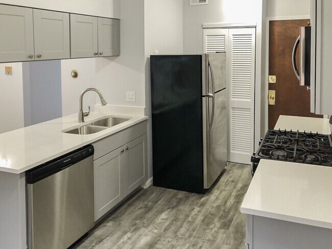 Foto del edificio - 3706 N Sheffield Ave