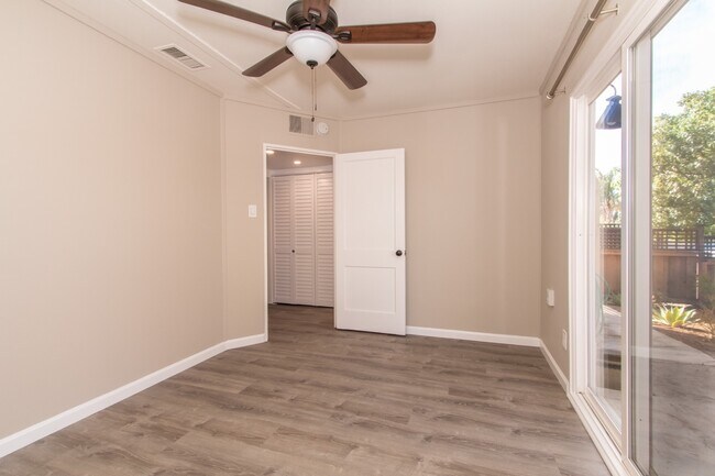 Building Photo - Updated Craftsman 2-Bed / 1-Bath W/ Private Yard/Storage/Washer/Dryer in South Park!