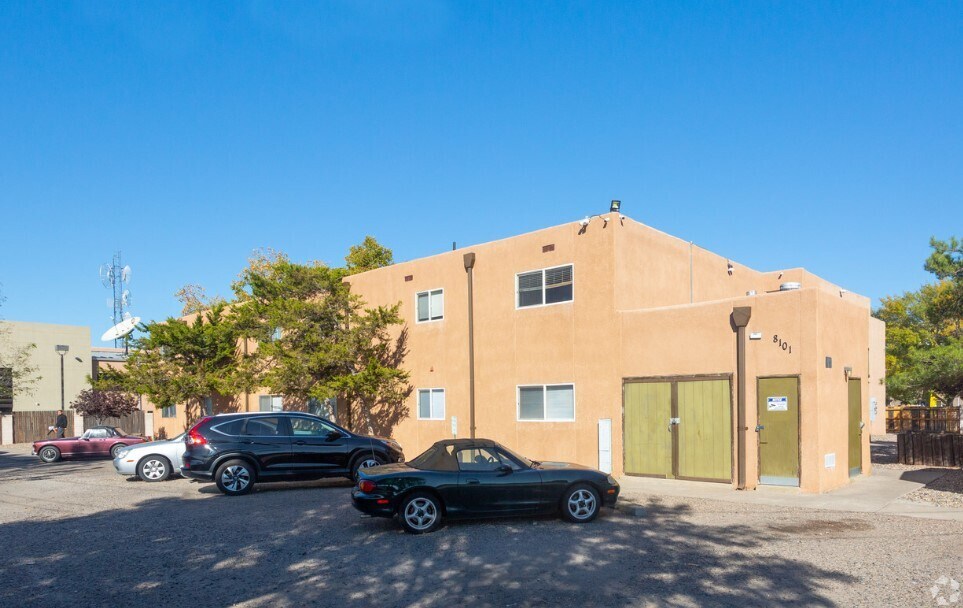 Foto del edificio - 8101 Marble Ave NE