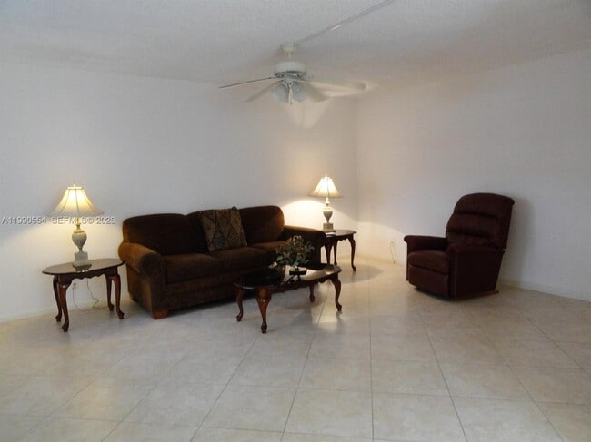 Building Photo - 664 Normandy Ln