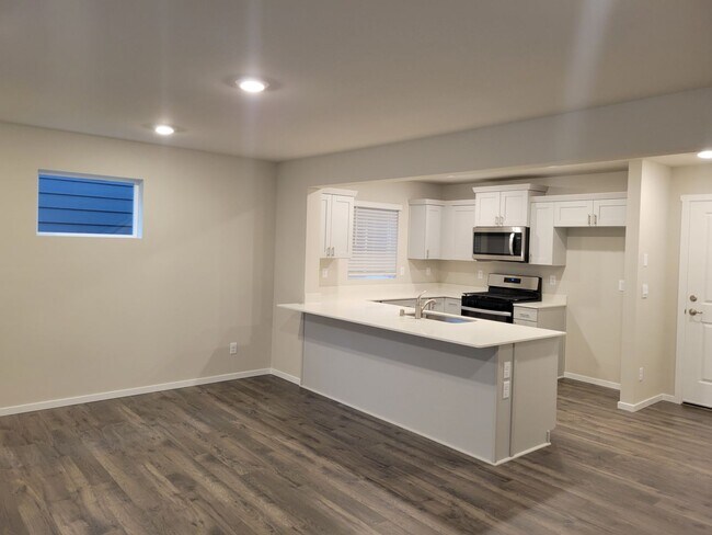 Foto del edificio - Beautiful, brand new 4 bedroom for Rent Now!