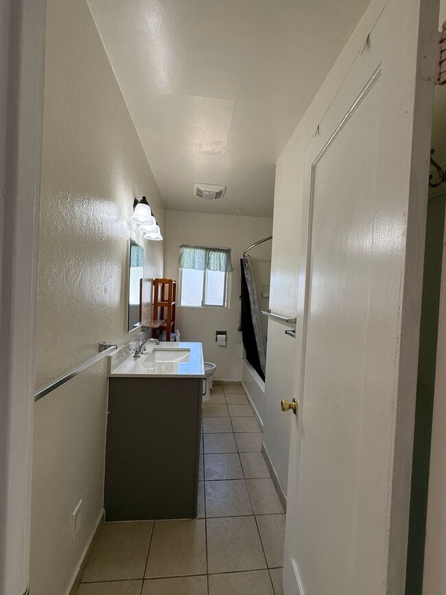 Building Photo - 2-1 Must See Cutey