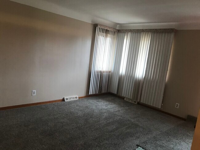 Living room - 5629 Kenton Ave