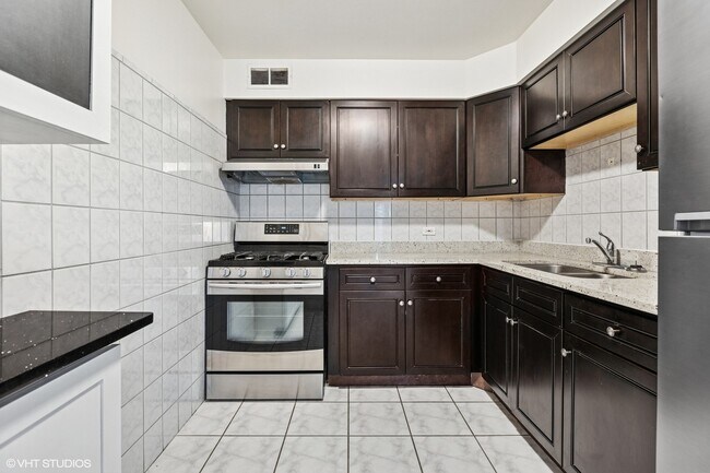 Foto del edificio - 6325 N Sheridan Rd