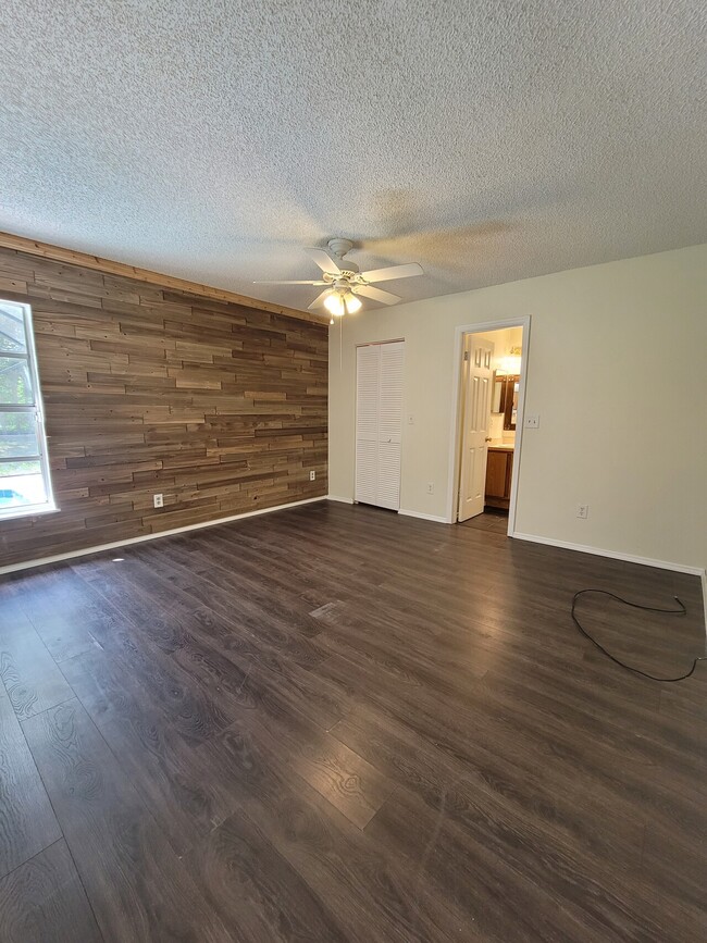 Building Photo - 860 Hanford Dr