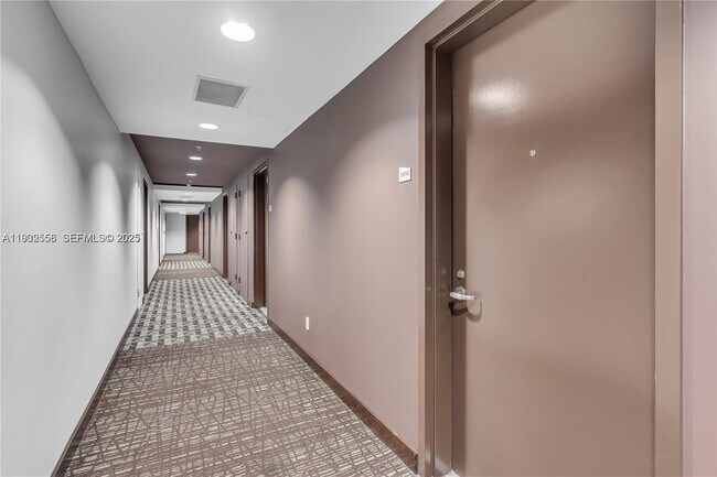 Foto del edificio - 60 SW 13th St