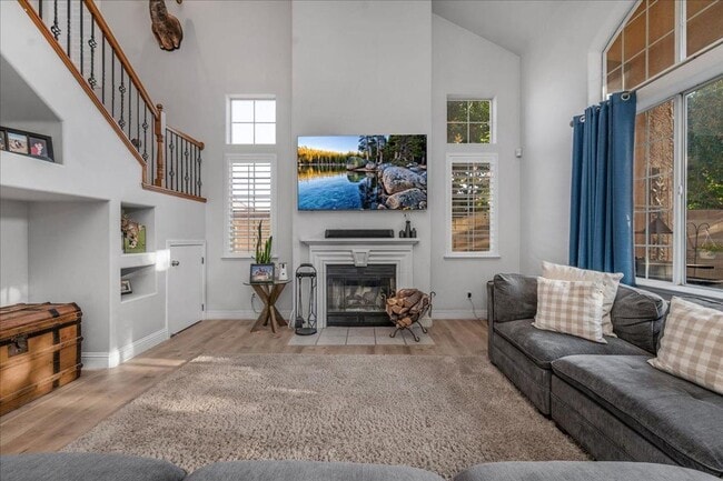 Building Photo - Beautiful North Clovis 3/2.5 Home in Gated Community