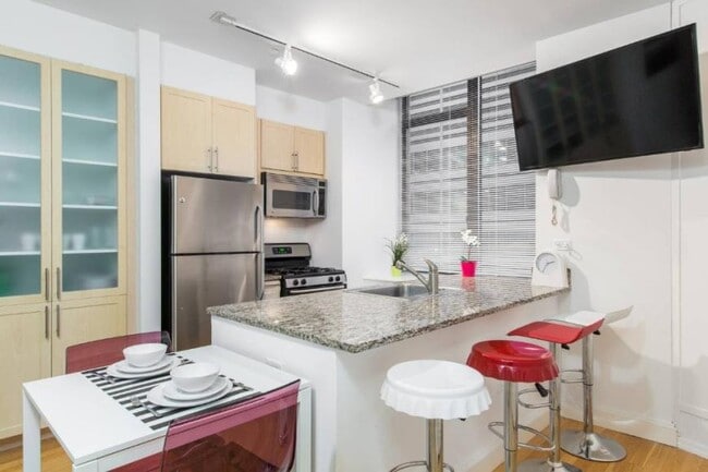 Building Photo - 2 bedroom in NEW YORK NY 10004
