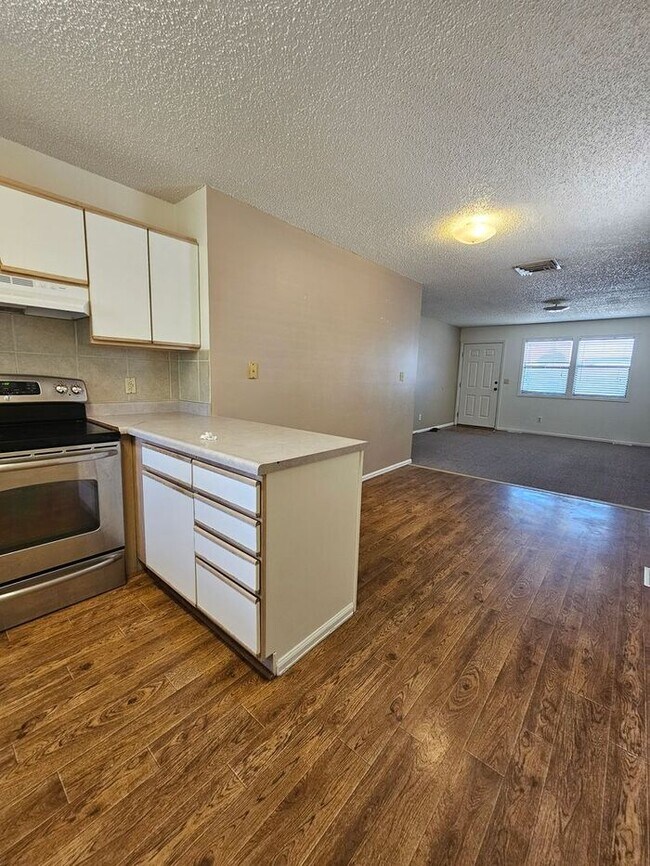 Building Photo - Cute 2-Bedroom Duplex for Rent