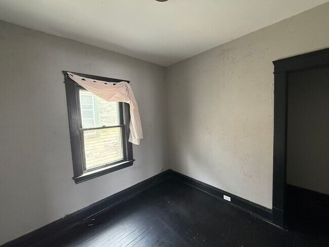 Building Photo - 9805 Lamontier Ave