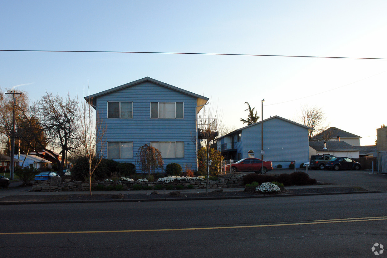 Building Photo - Cimarron Apartments